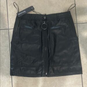 Reveuse New Black faux leather skirt